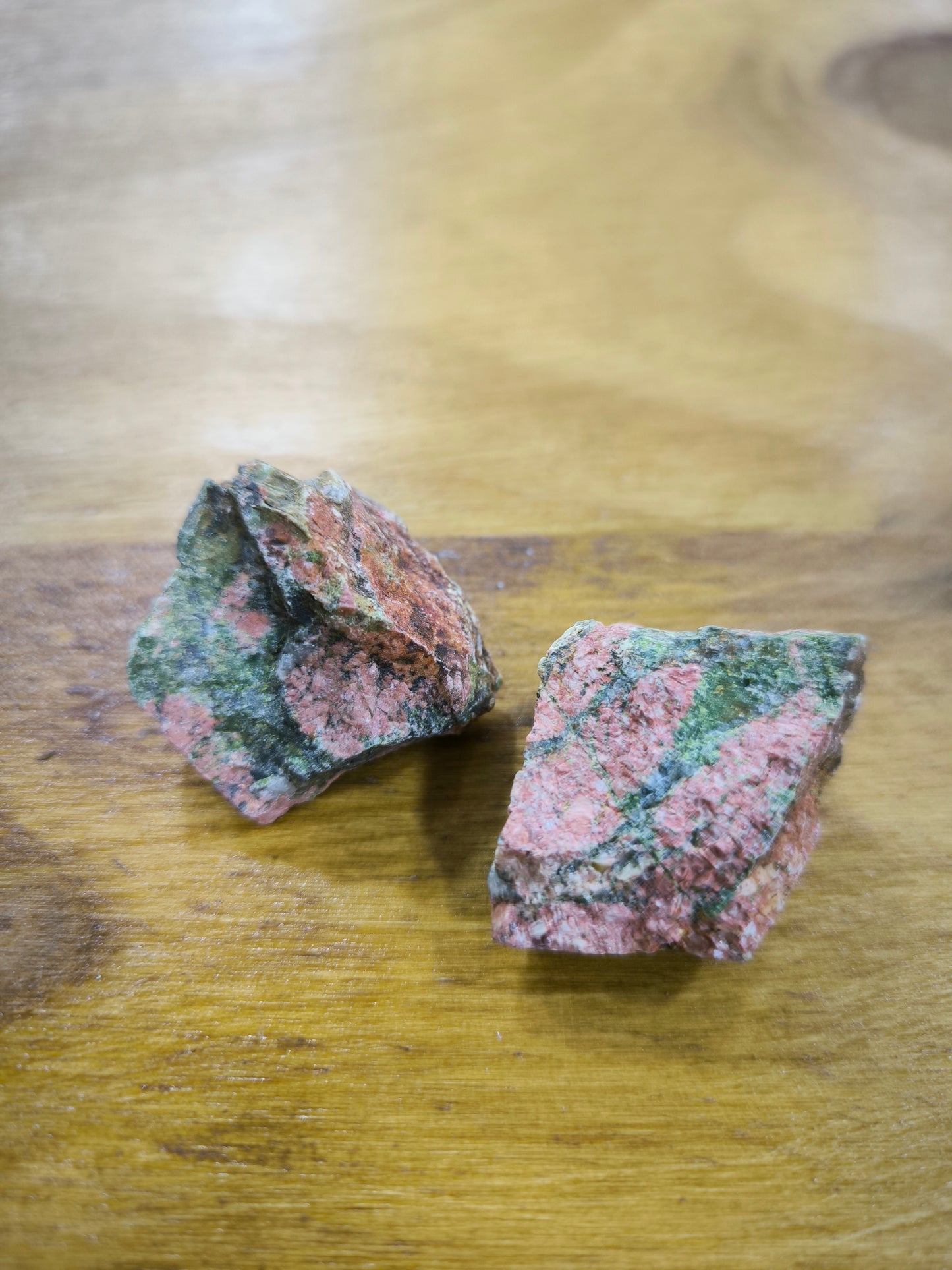 Mineral En Bruto De Unakita