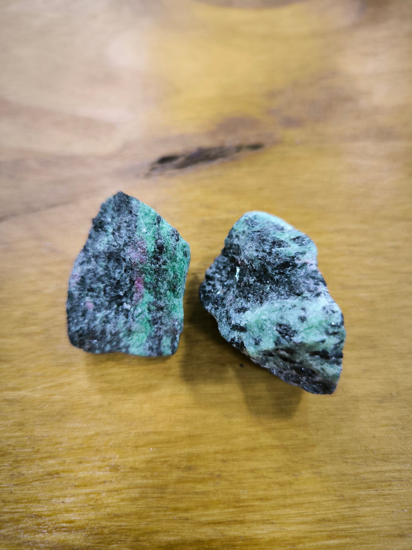 Mineral En Bruto De Zoisita Y Rubí