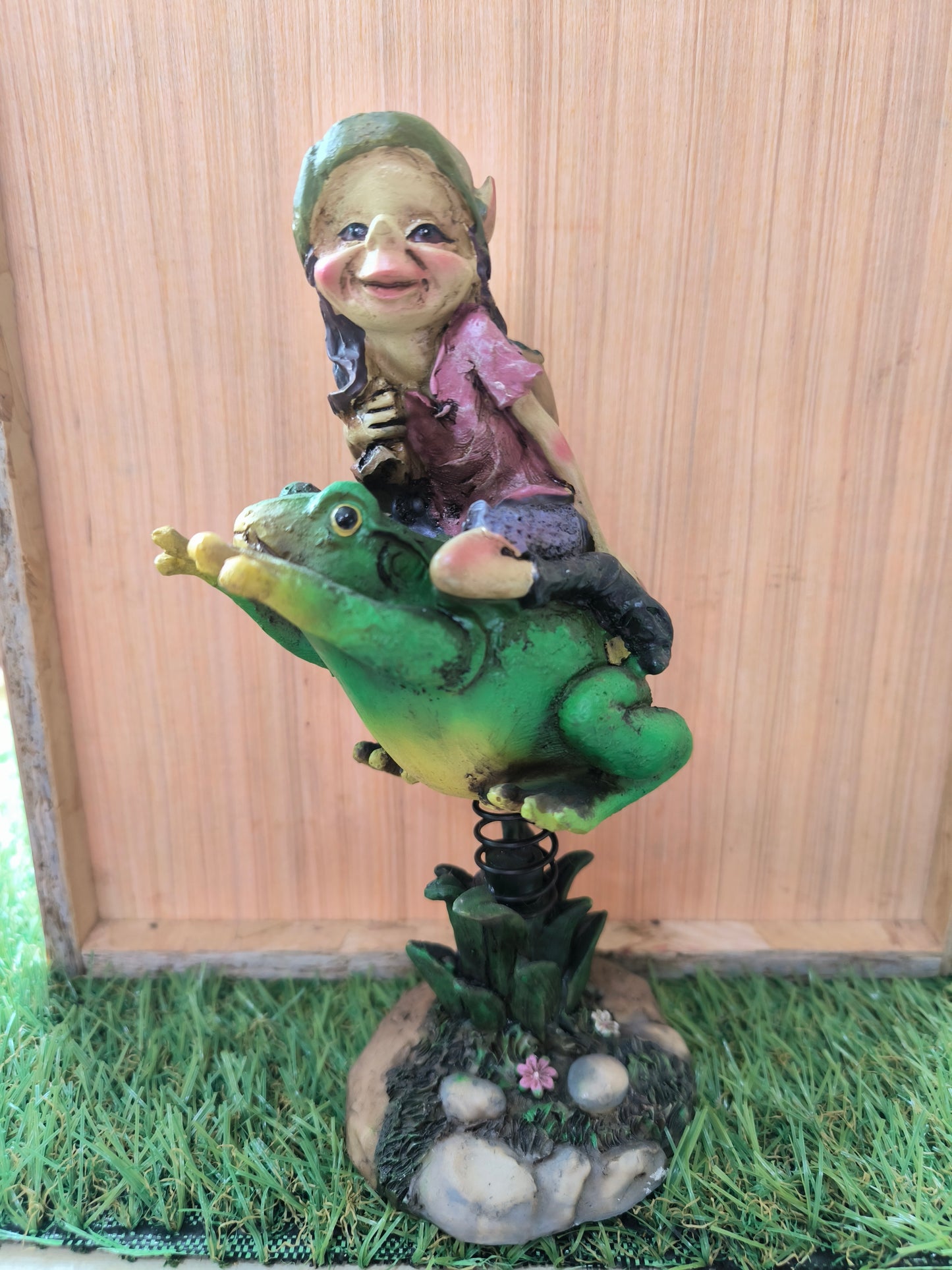 Figura Duende Y Rana Muelle