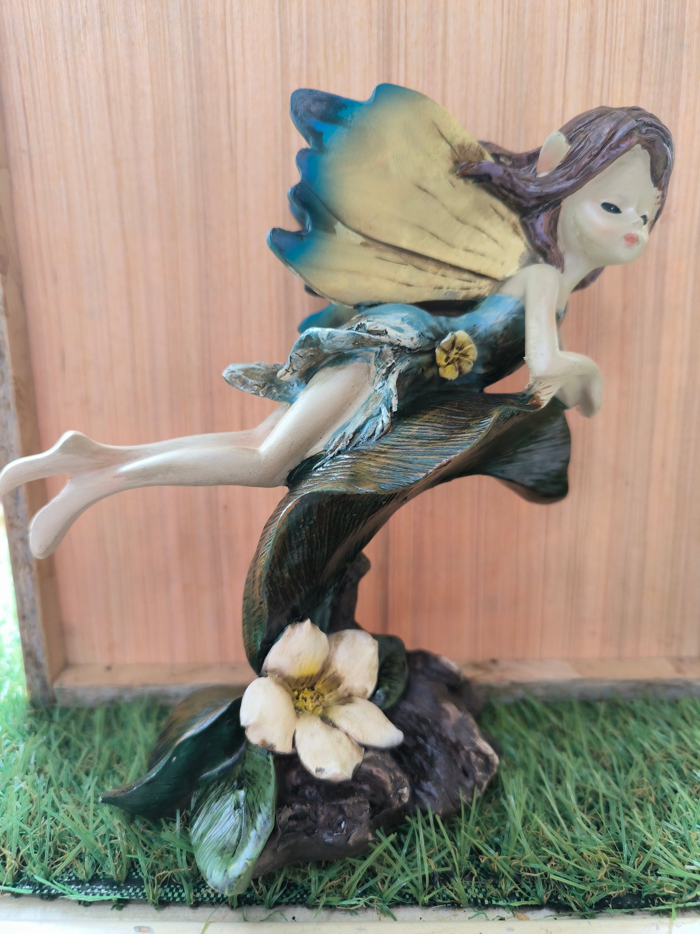 Figura Ninfa En Árbol