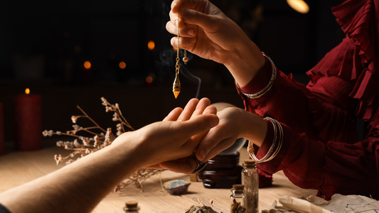 Péndulo místico: qué es, cómo se utiliza y cómo empezar a practicar