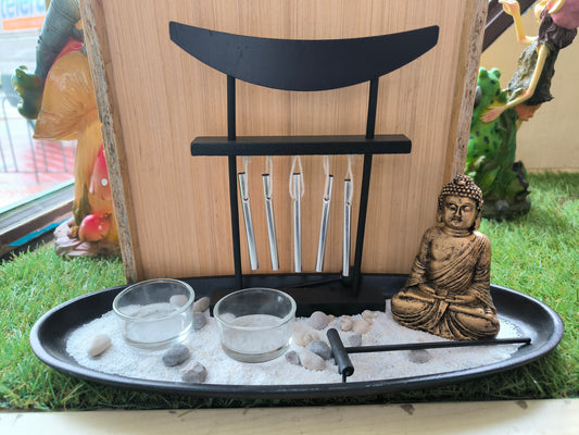 Figura De Buda En Jardín Zen